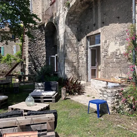 Les Jardins De La Cathedrale D Hotes De Groupe Bed & Breakfast